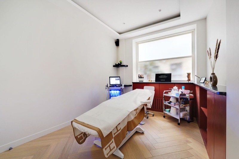 Cabine soins visage VivaSkin Esthétique Hydrafacial Paris 16