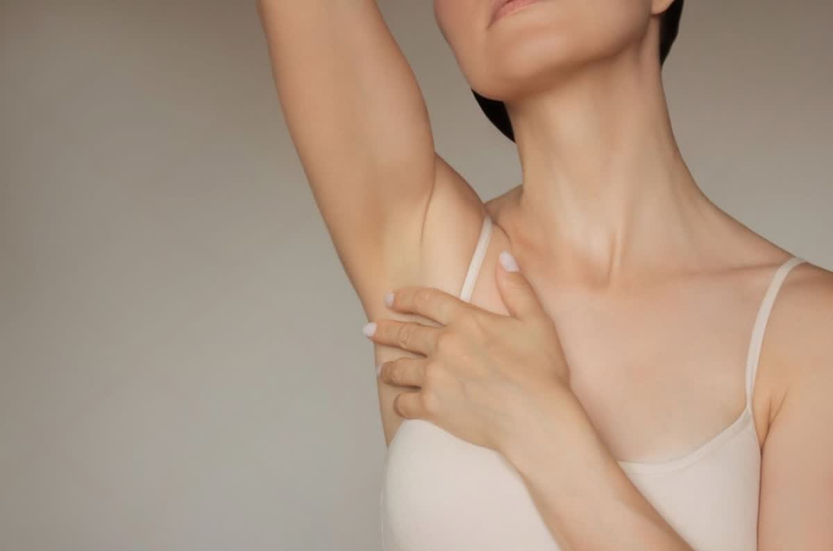 Épilation laser des aisselles au Soprano Titanium chez VivaSkin Esthétique, Paris 16