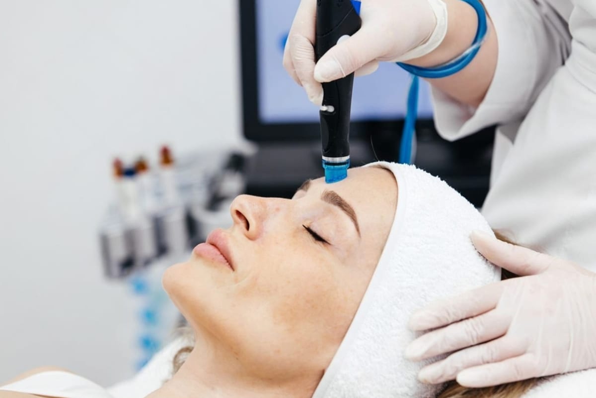 Médecine esthétique Paris 16 · microneedling, peeling, injections VivaSkin Esthétique